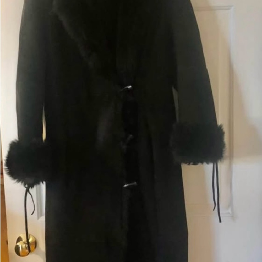 Andrew Marc of New York - long black shearling lamb fur coat. - Picture 4 of 7